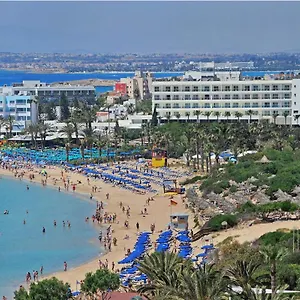4* Hotell Nelia &